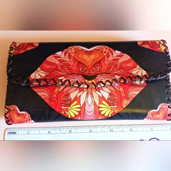 Painted LIPS Printed WALLET Hand Stitched Vegan Leather Multi compartment - Picture 6 of 7